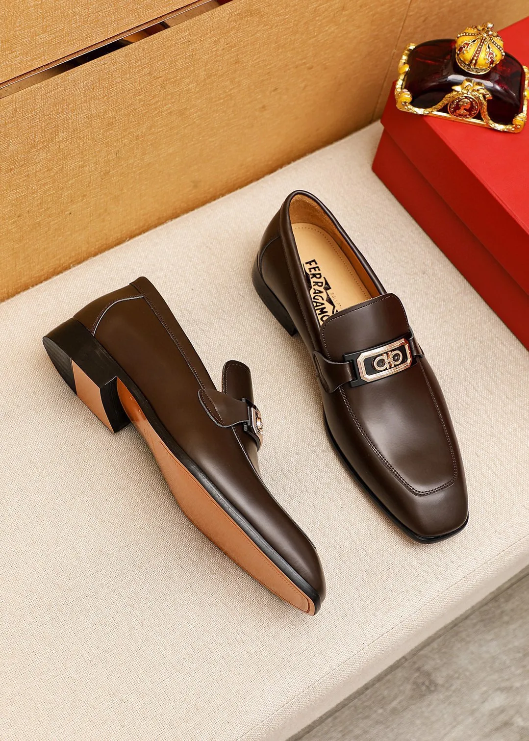 Men's shoes 💰442 💐 Product trademark: Ferragamo "Ferragamo" casual leather shoes Regular size: 38-44 (45.46🉑️customized) Product materials: Selected imported first-layer open-edge beaded cowhide embossed upper + original hardware buckle, imported water-dyed cowhide leather lining. Strong three-dimensional visual effect, combined outsole Color: 2⃣️colors available